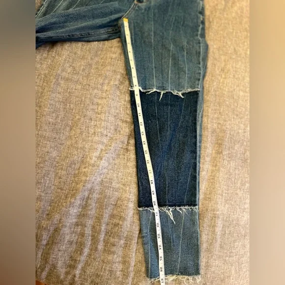 Hollister Curvy High Rise Mom Jeans Blue Size 26 - Picture 15 of 15